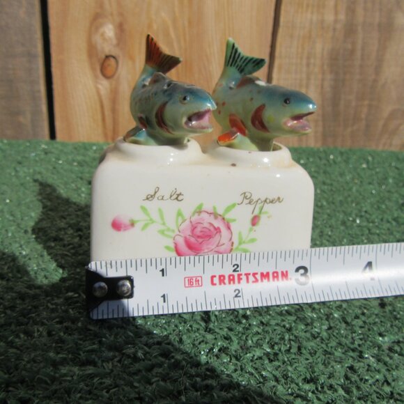 Vintage Nodder Fish Porcelain Salt & Pepper Shaker & Holder Made In Japan - Picture 10 of 10